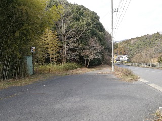 道路の片隅に見つけた昭和